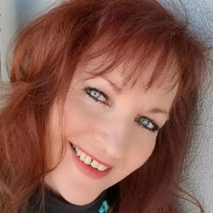 Meet your Posher, Charlane